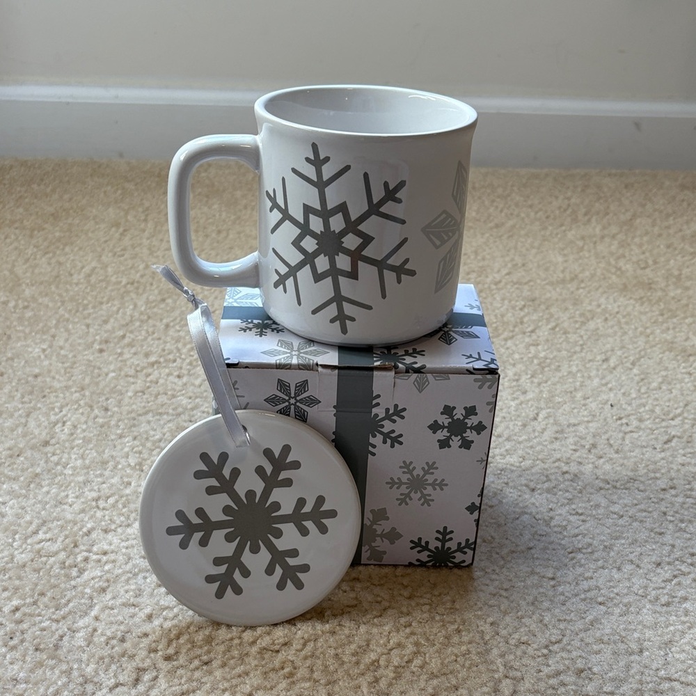 Temp-tations Snowflake Mug and Ornament Set NEW with gift box